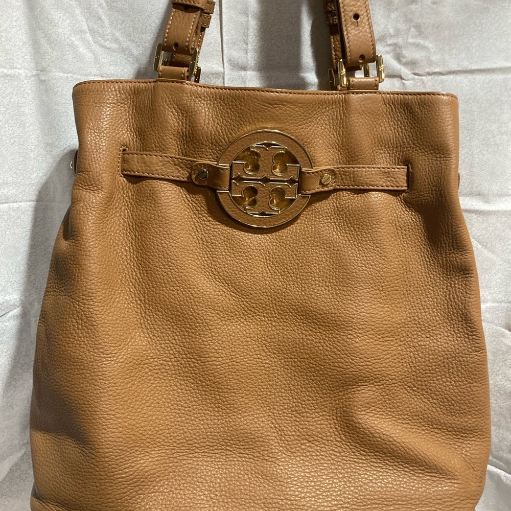 Tory Burch excellent condition medium purse with adjustable shoulders straps